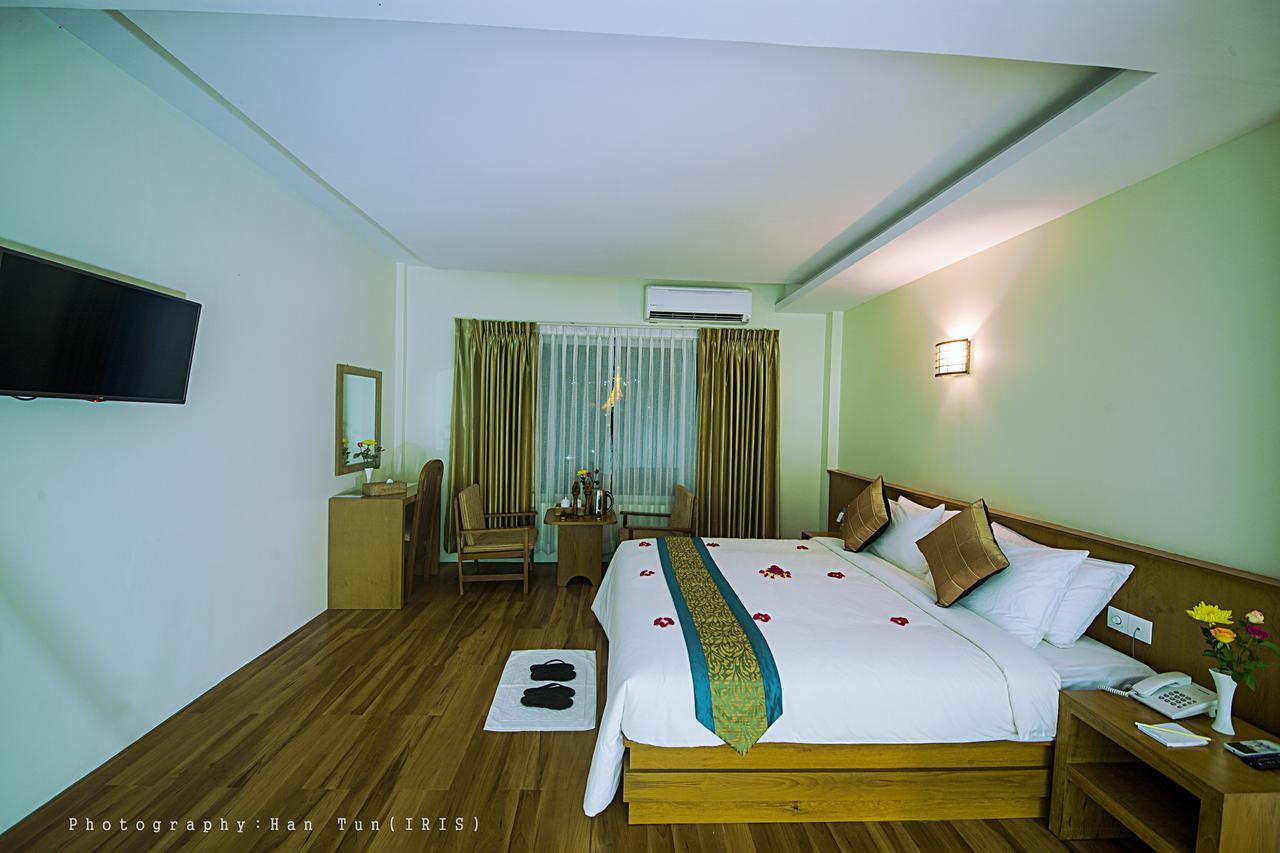 Ngwe Moe Hotel Mawlamyine Bagian luar foto
