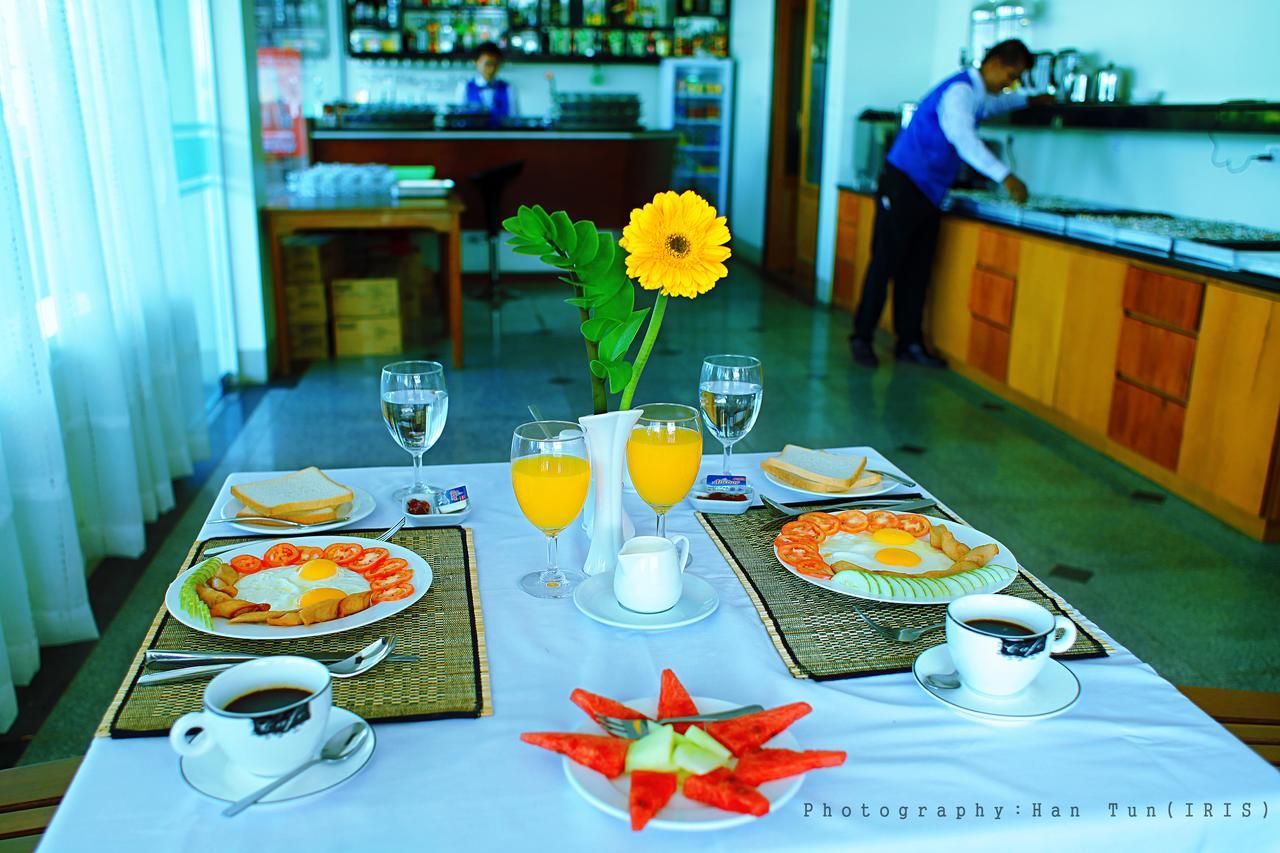 Ngwe Moe Hotel Mawlamyine Bagian luar foto