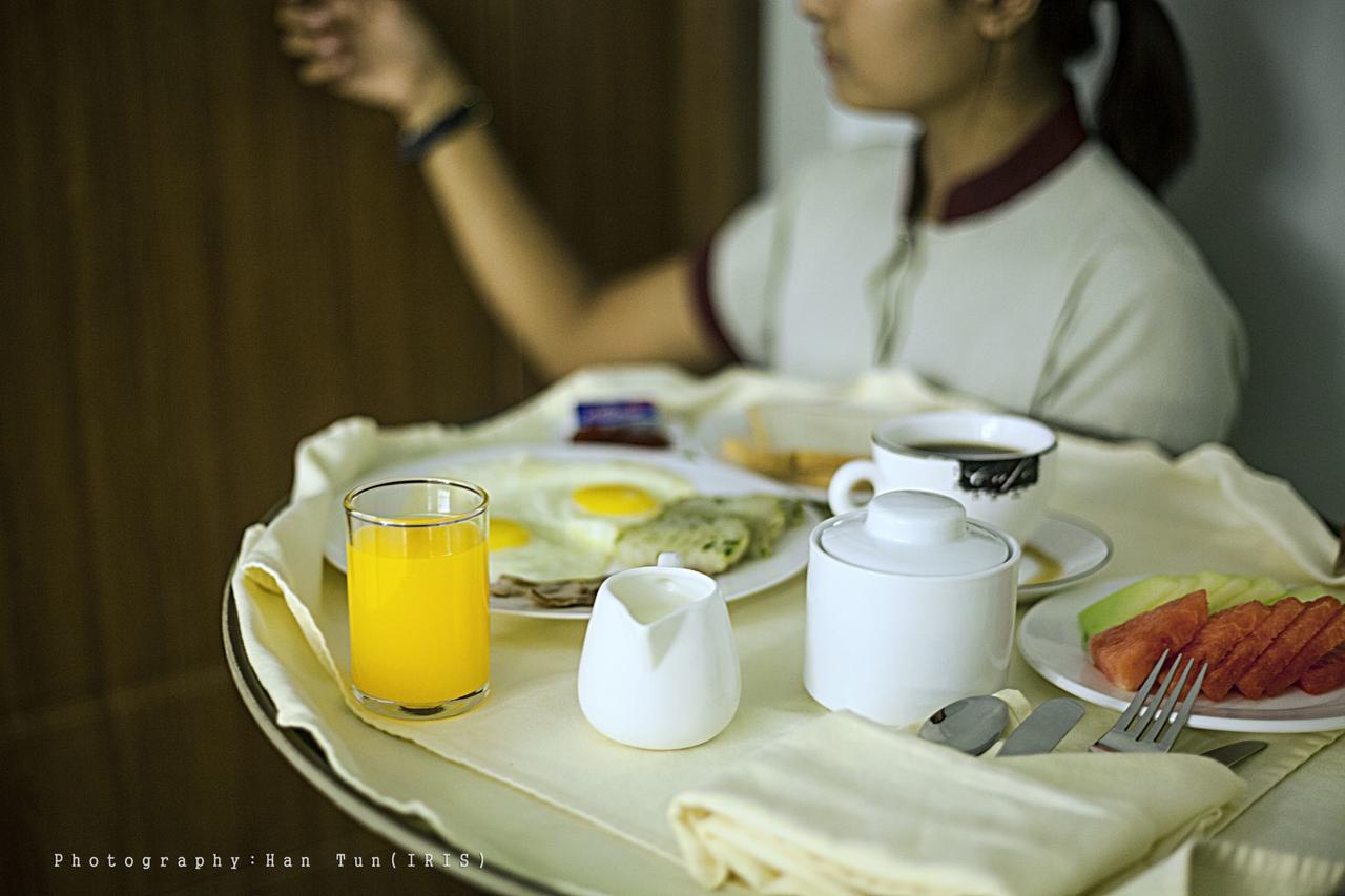 Ngwe Moe Hotel Mawlamyine Bagian luar foto
