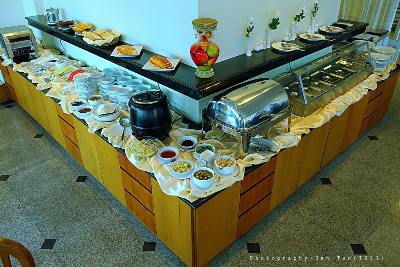 Ngwe Moe Hotel Mawlamyine Bagian luar foto