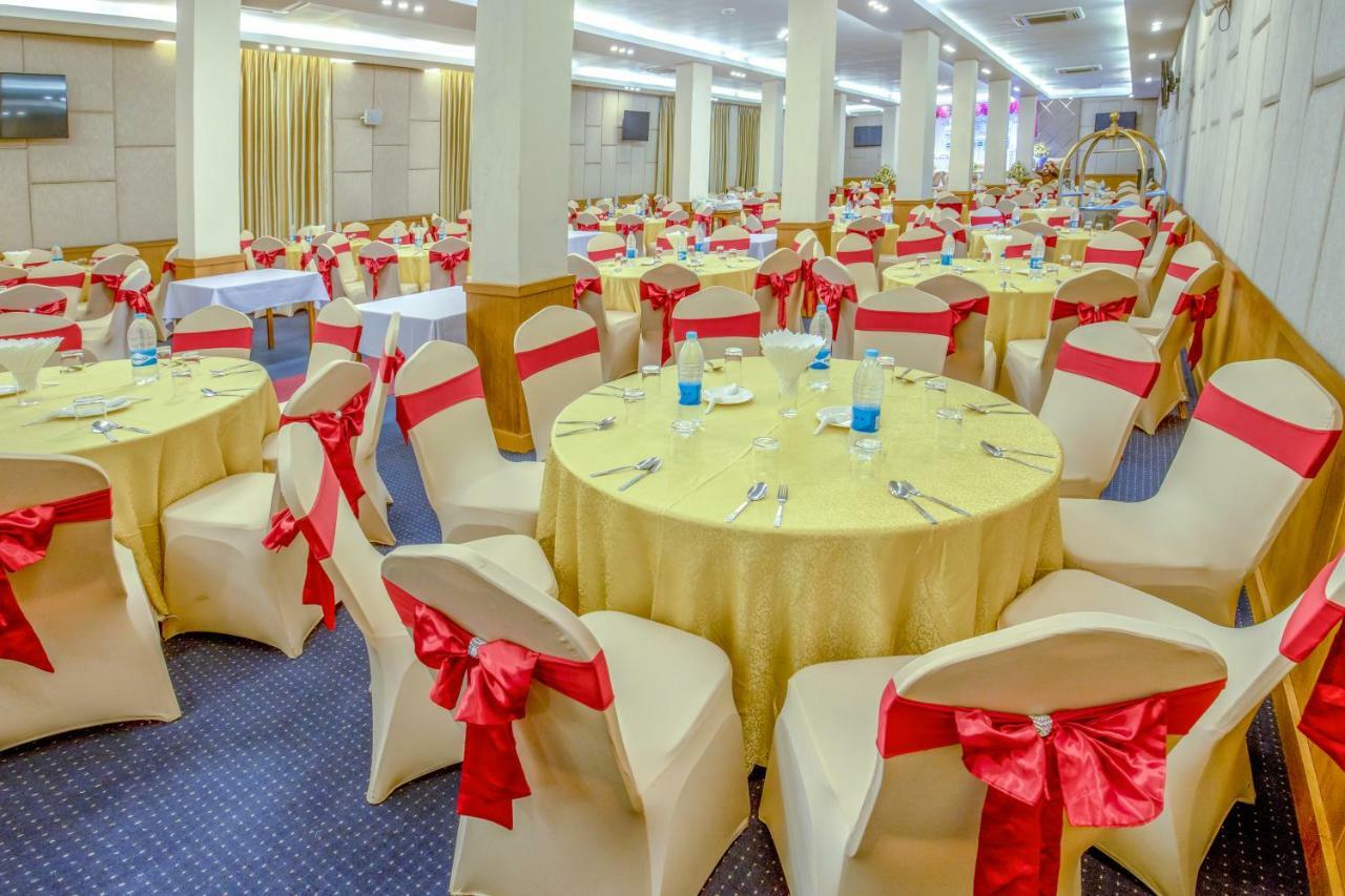 Ngwe Moe Hotel Mawlamyine Bagian luar foto