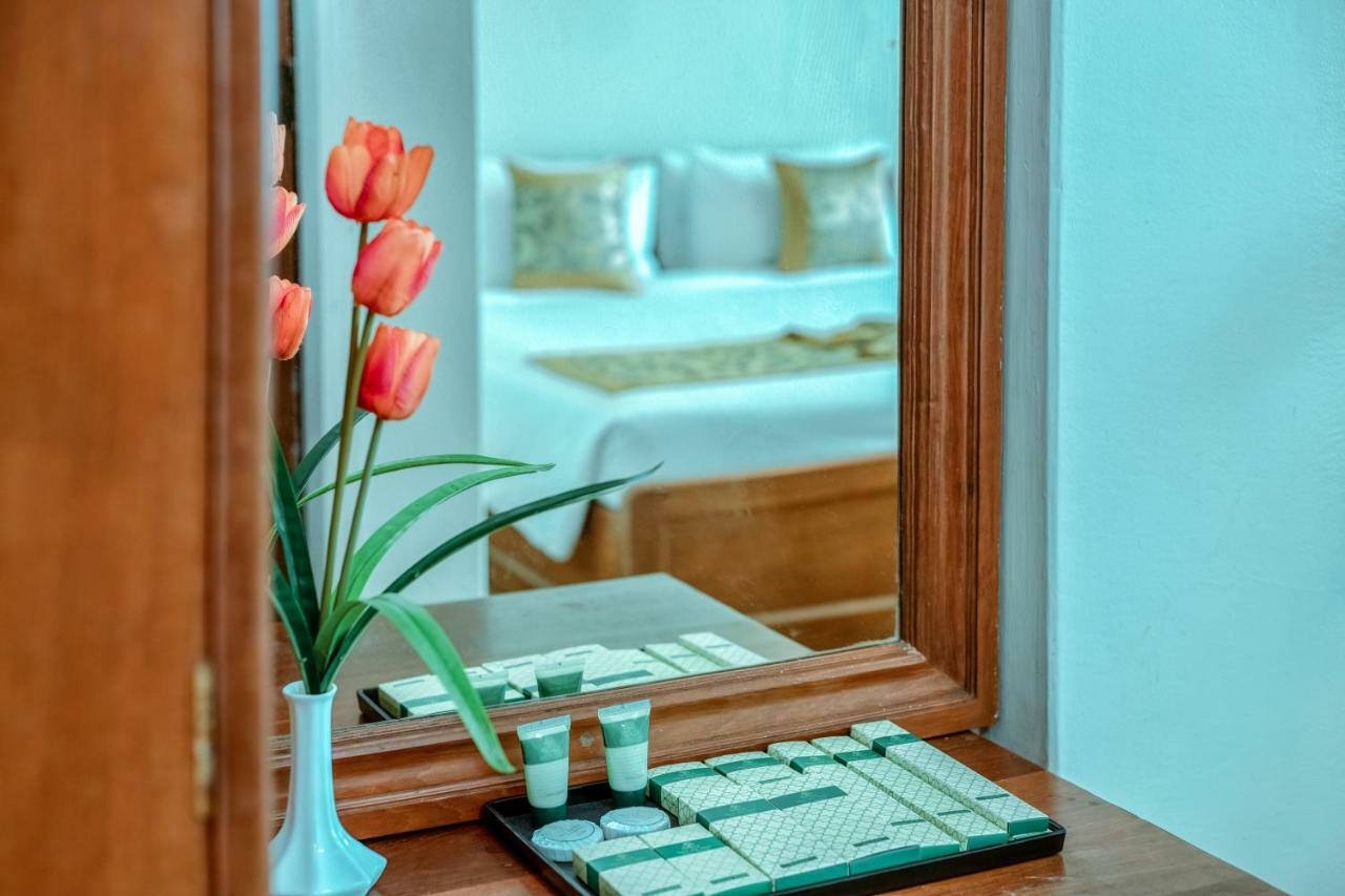 Ngwe Moe Hotel Mawlamyine Bagian luar foto