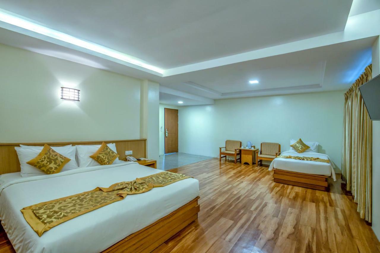 Ngwe Moe Hotel Mawlamyine Bagian luar foto