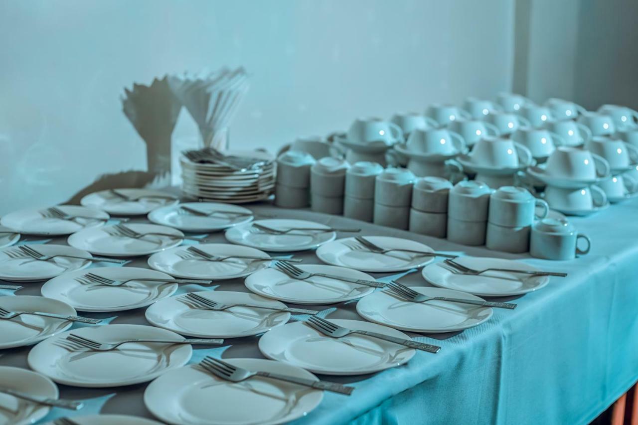 Ngwe Moe Hotel Mawlamyine Bagian luar foto
