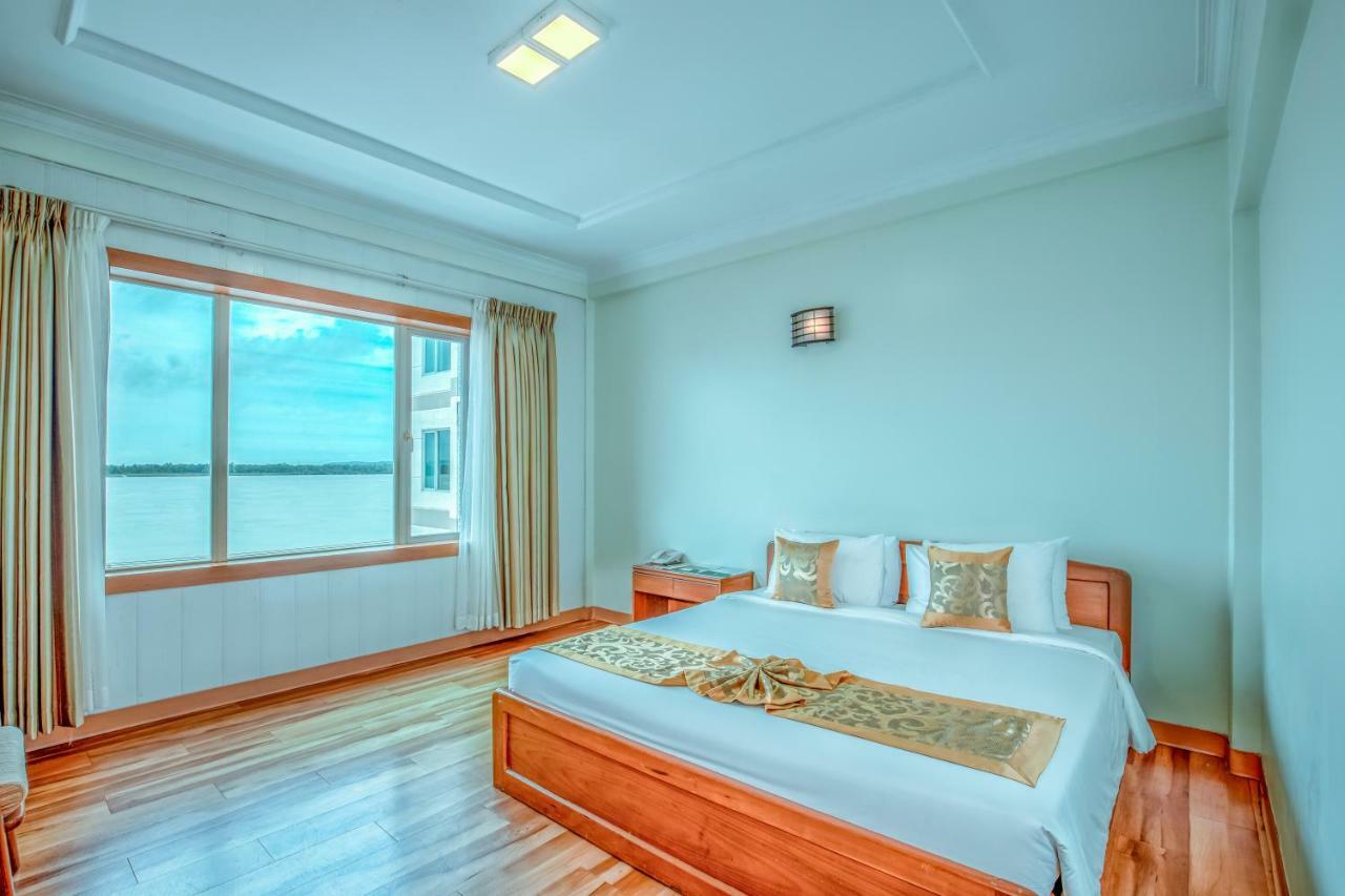 Ngwe Moe Hotel Mawlamyine Bagian luar foto