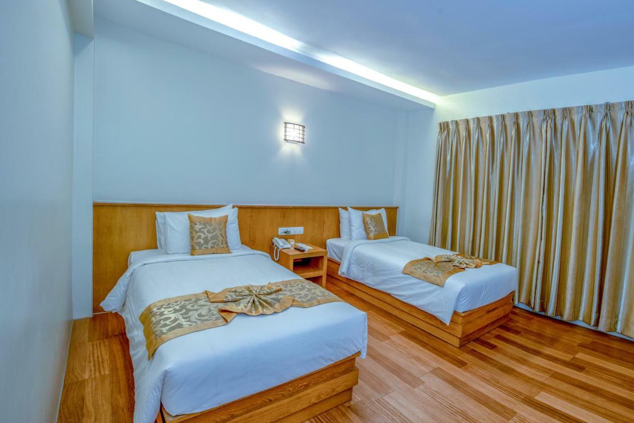 Ngwe Moe Hotel Mawlamyine Bagian luar foto