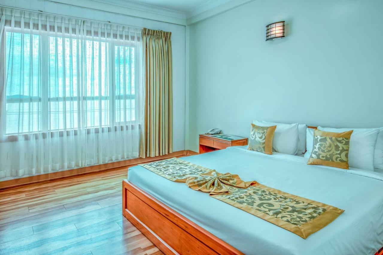 Ngwe Moe Hotel Mawlamyine Bagian luar foto