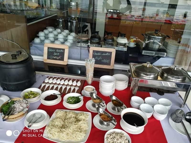 Ngwe Moe Hotel Mawlamyine Bagian luar foto
